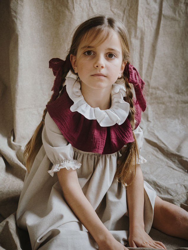 1.3 VESTIDO BABERO CARLOTA CORTO. COTTON TOSTADO M/F CON ALG