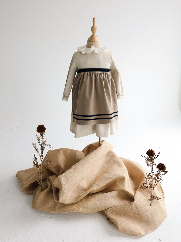 02 VESTIDO BASE CUELLO Y DELANTAL