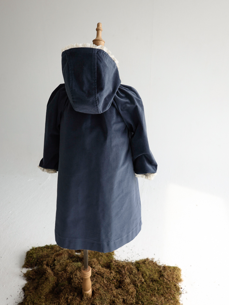 02 ABRIGO ABIGAIL CAPUCHA